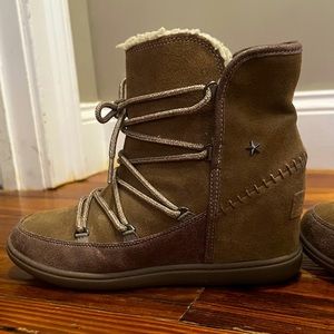 SOLD Sketchers - Women’s Booties - Size 10